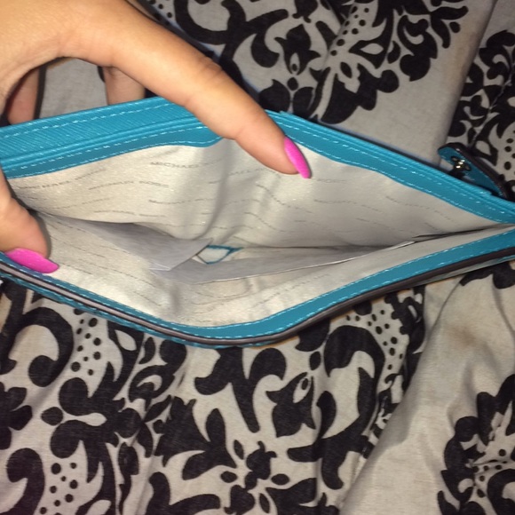 Brand new Michael Kors wallet . Last one! - Picture 7 of 7